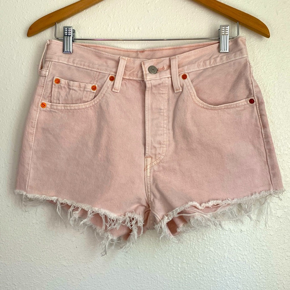 Levi's Pink Jean Shorts Distressed Frayed Hem Size 28